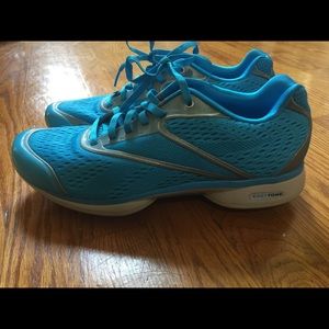 Reebok easytone sneakers perfect condition!!